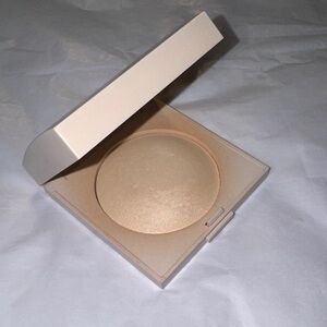 Laura Mercier Real Flawless Luminous Perfecting Powder in Translucent